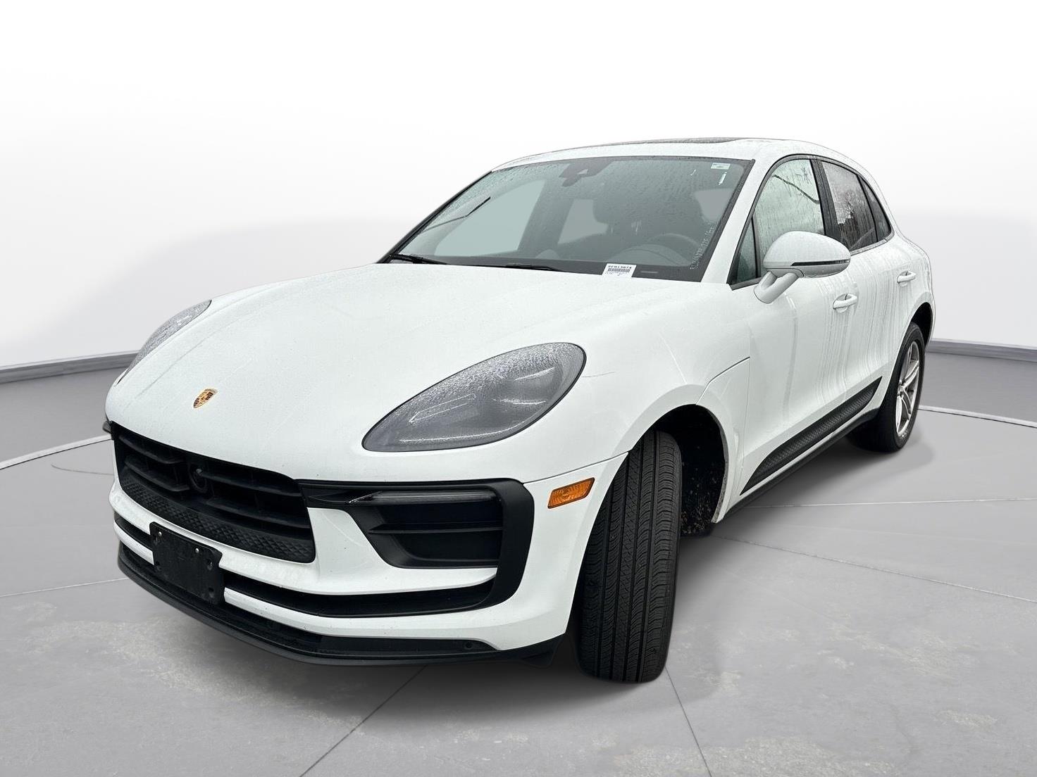 2024 Porsche Macan T photo 2