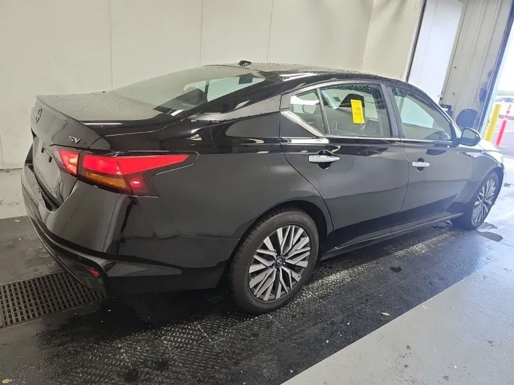 2023 Nissan Altima 2.5 SV photo 4