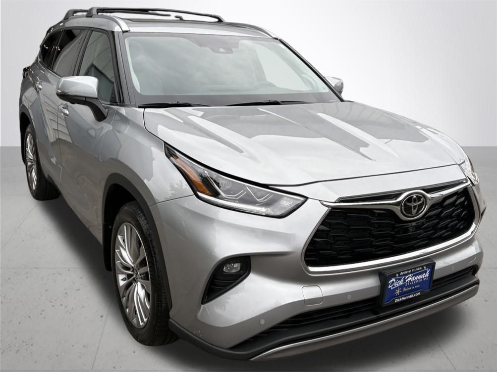 2024 Toyota Highlander Platinum photo 5
