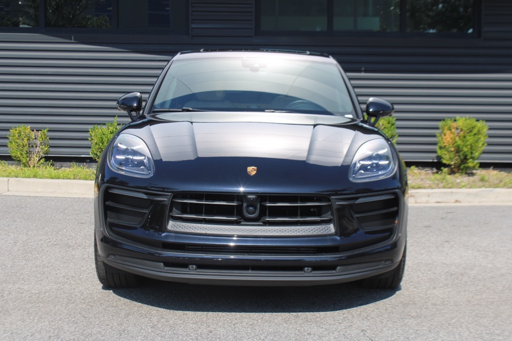 2025 Porsche Macan T photo 10