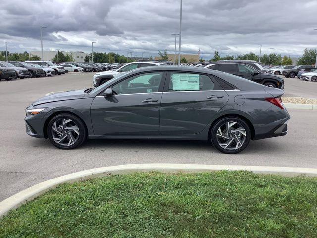 2025 Hyundai Elantra Limited's photo