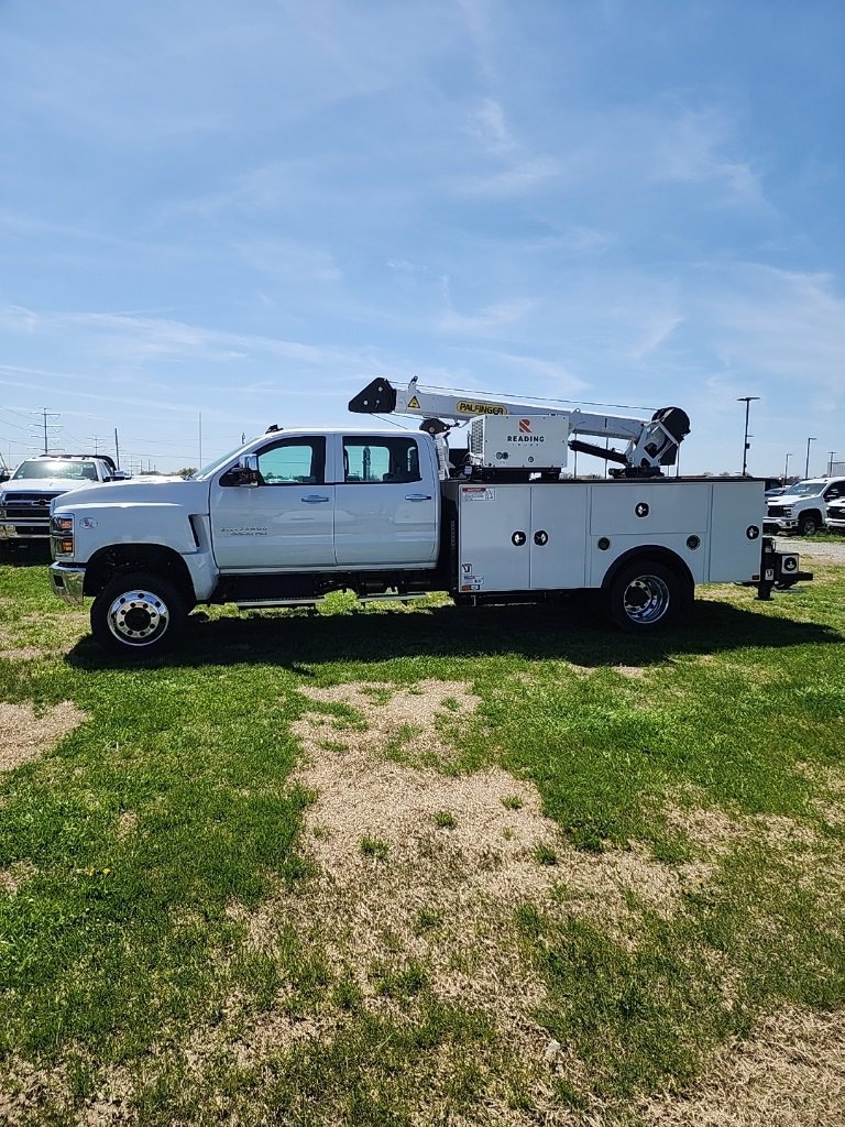2024 Chevrolet Silverado 6500HD Work Truck photo 2