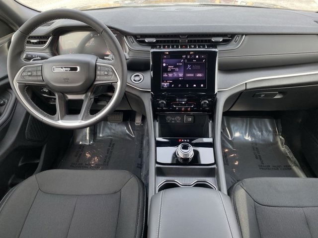 2025 Jeep Grand Cherokee Laredo X photo 12