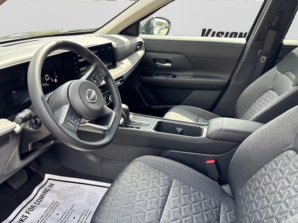 2025 Nissan Kicks SV photo 8