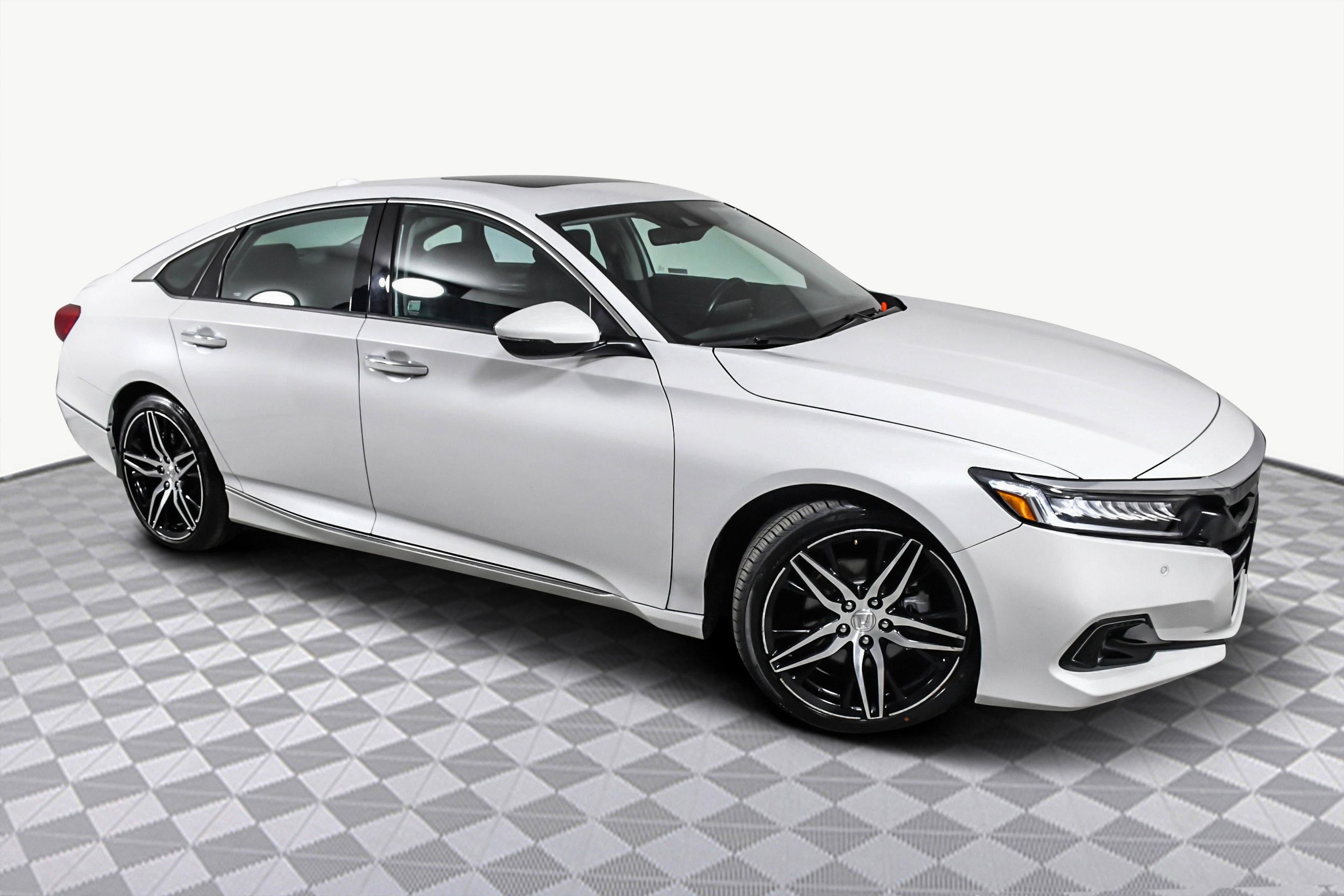 2022 Honda Accord Touring's photo