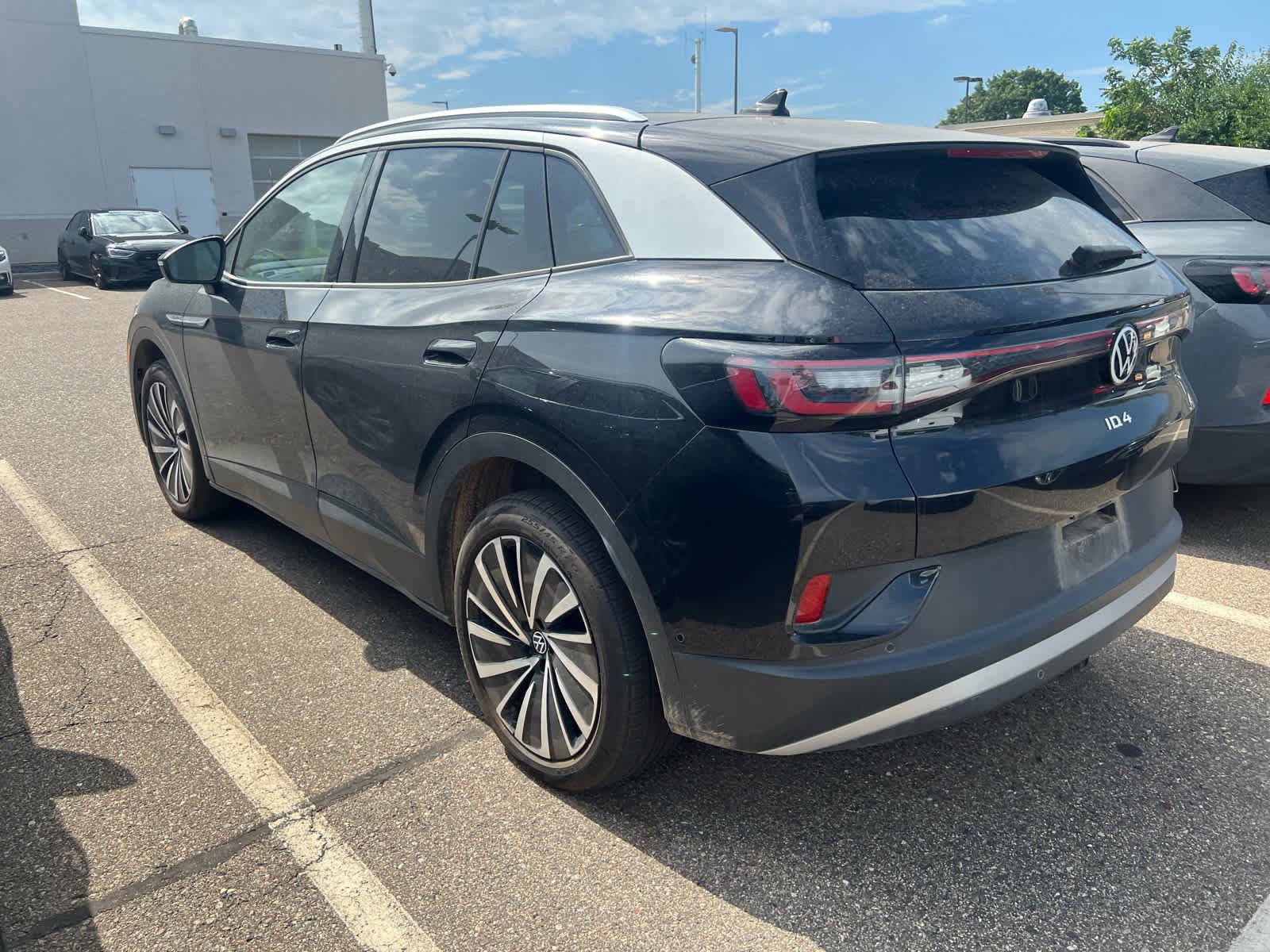 2023 Volkswagen ID.4 Pro Plus photo 4