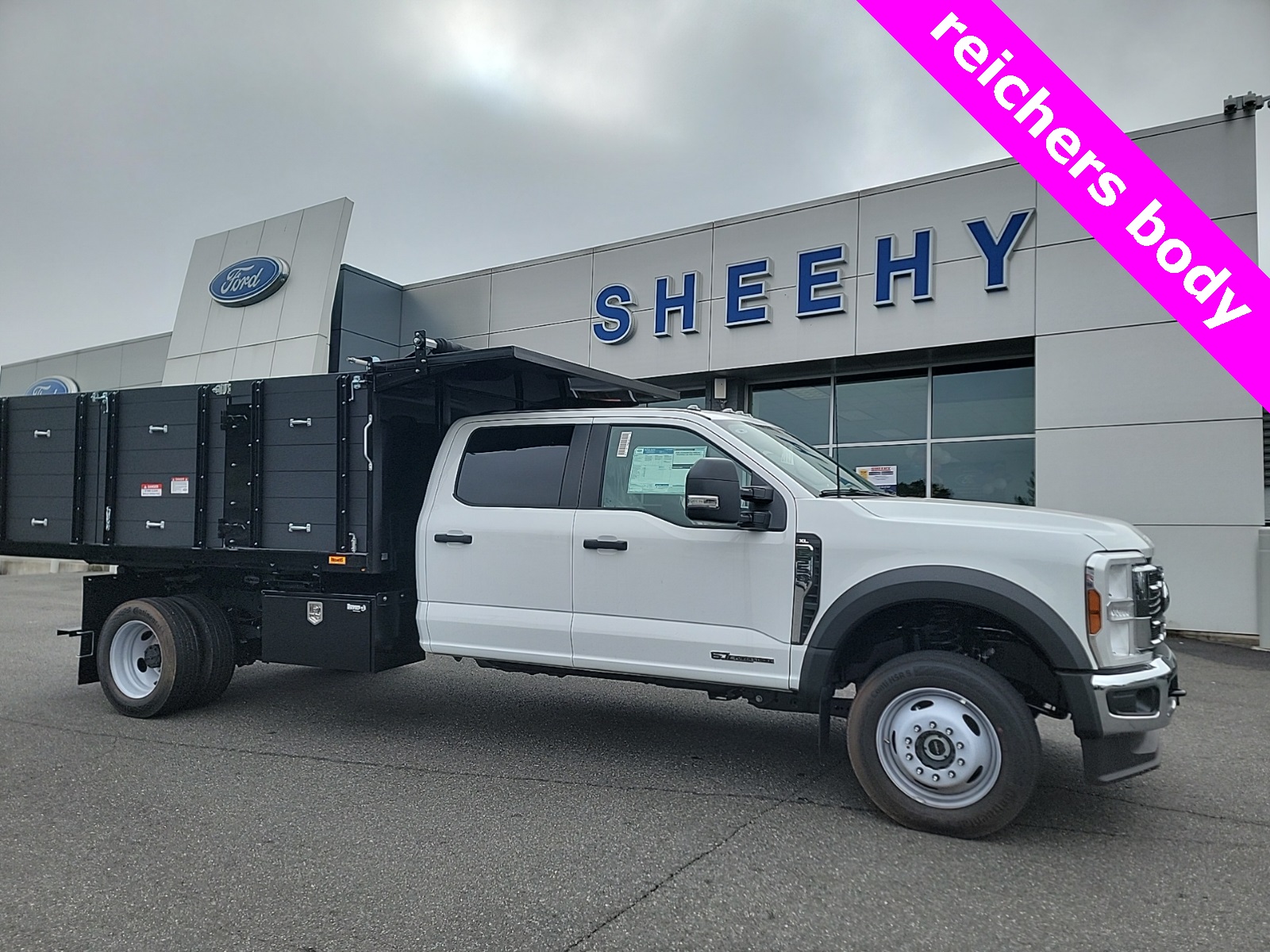 2025 Ford F-550 Super Duty Chassis Cab XL's photo