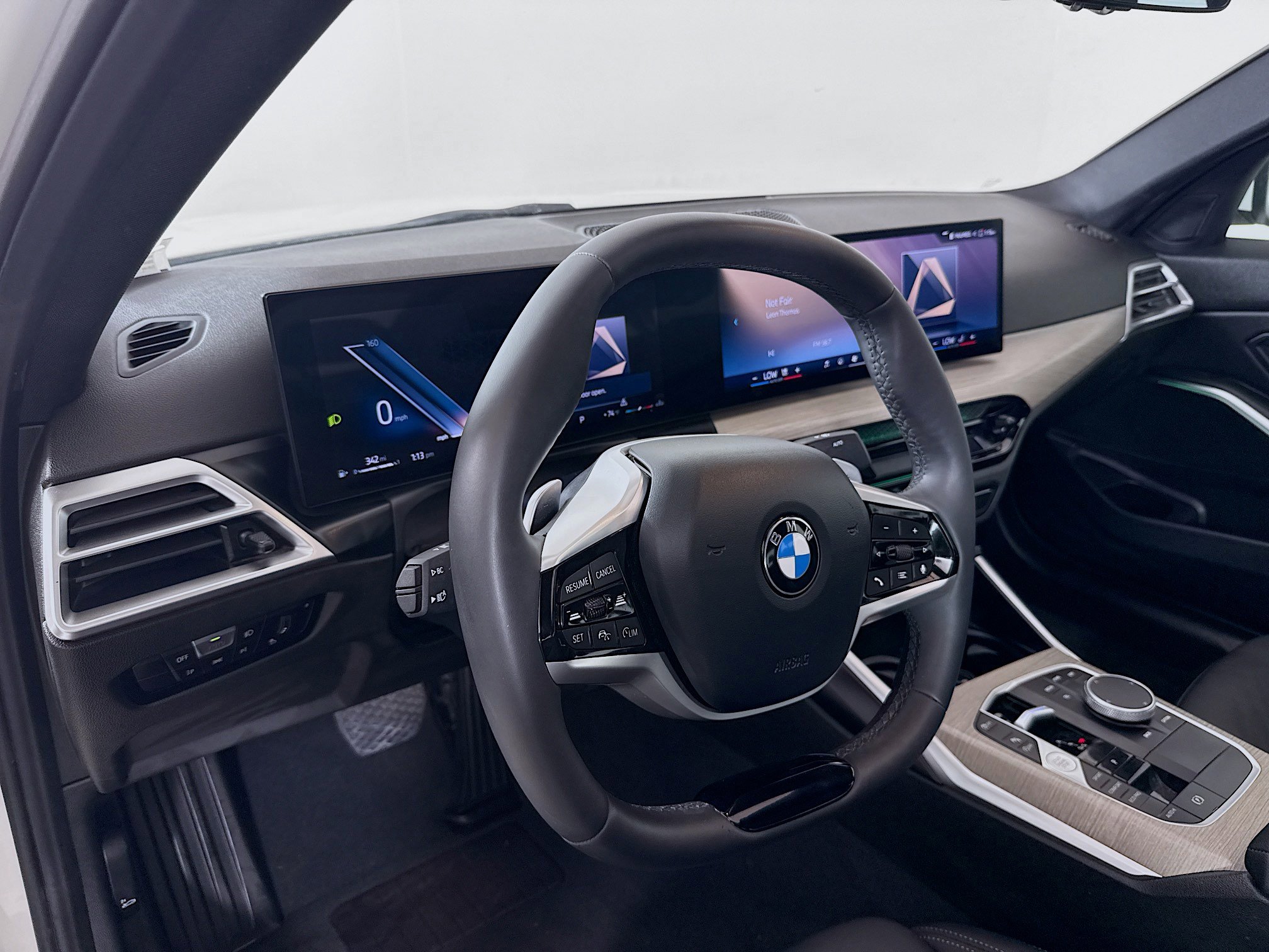 2025 Bmw 330i photo 9
