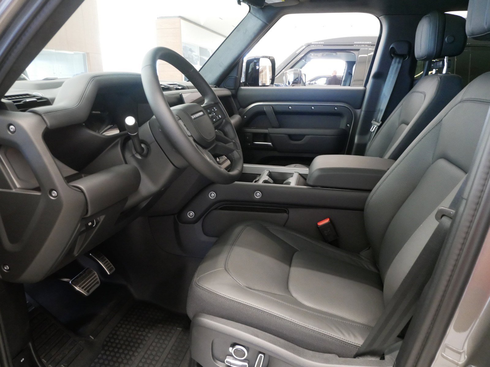 2025 Land Rover Defender X photo 2