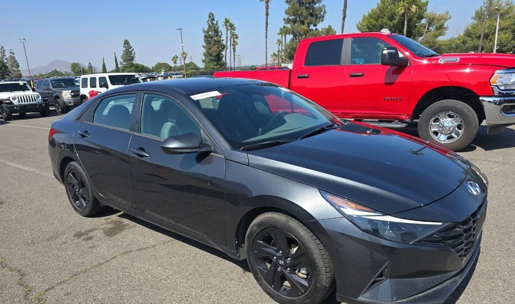 Used 2021 Hyundai Elantra SEL with VIN 5NPLS4AG4MH035837 for sale in Paola, KS