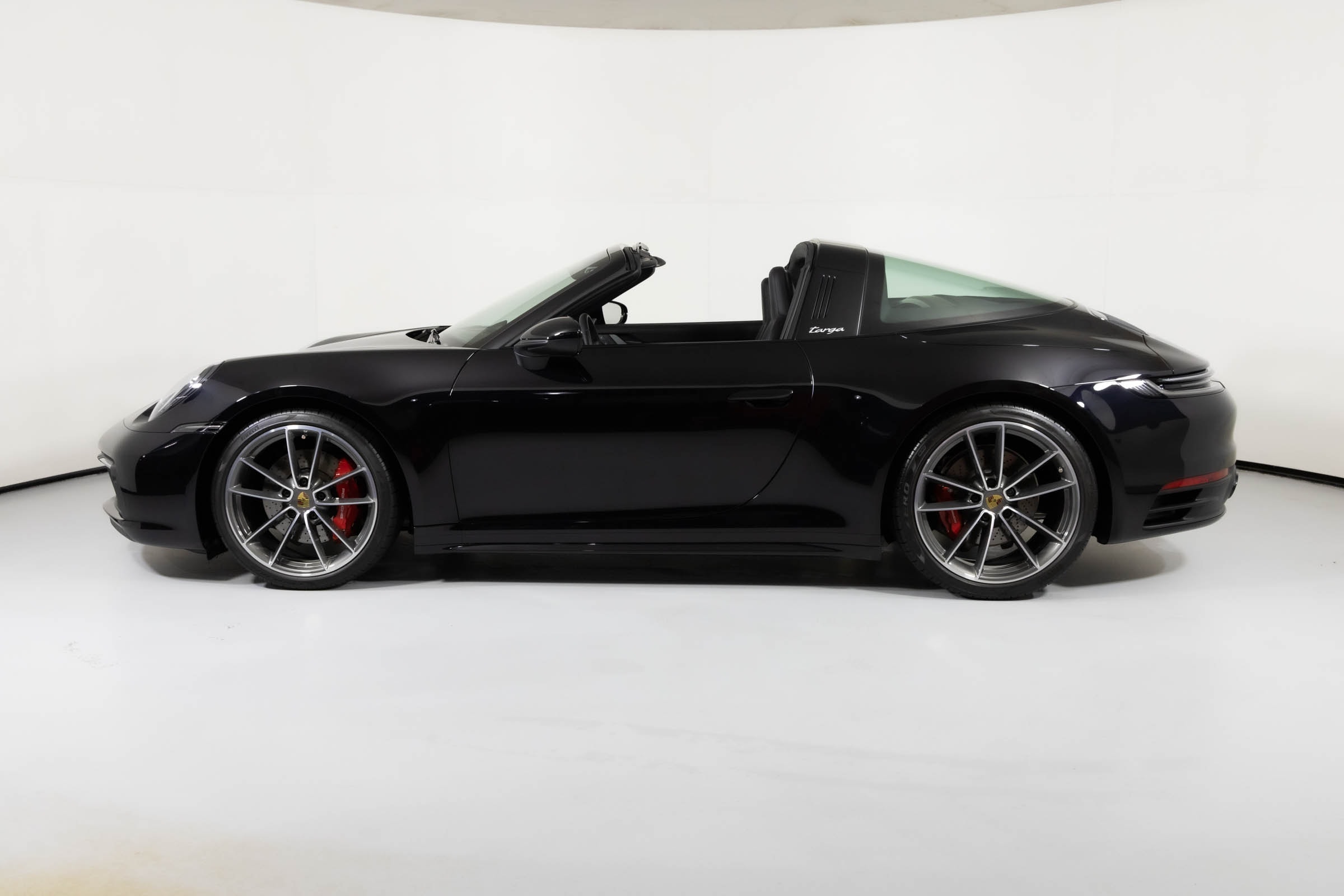 2024 Porsche 911 4S Targa 4 GTS photo 2