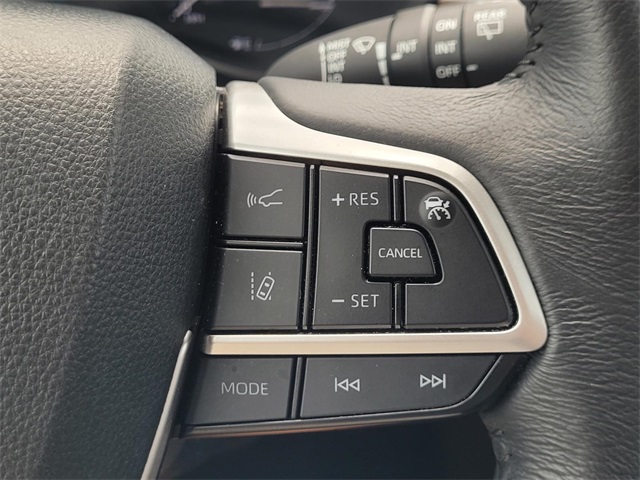 2024 Toyota Sienna XLE photo 13