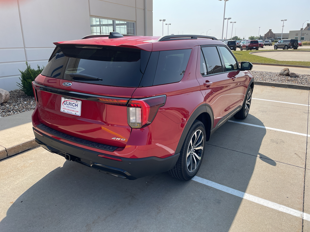 2025 Ford Explorer ST-Line photo 7
