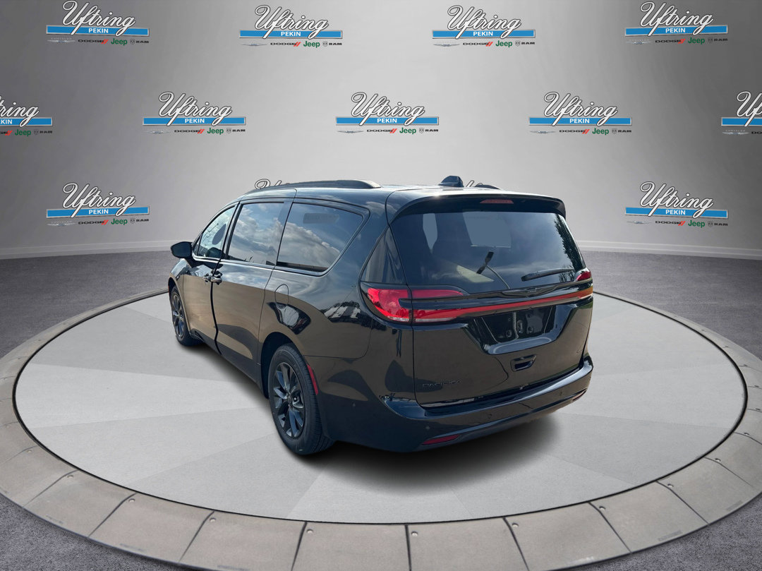 2025 Chrysler Pacifica photo 5
