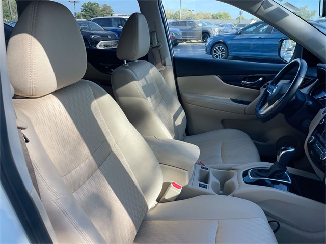 2018 Nissan Rogue SV photo 30