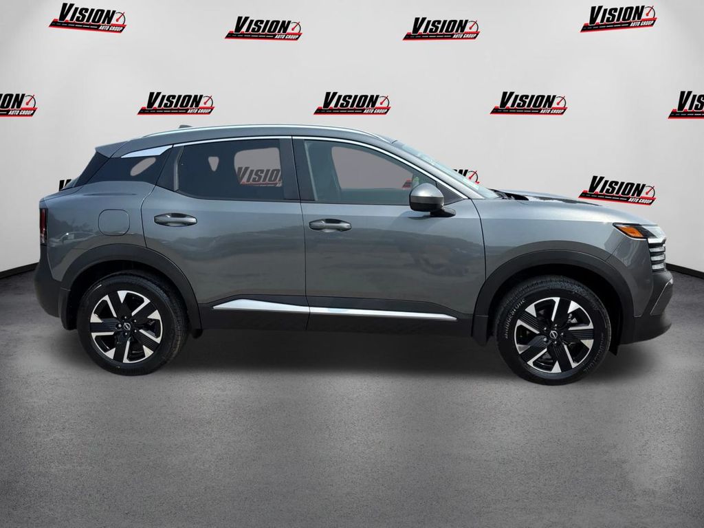 2025 Nissan Kicks SV photo 4