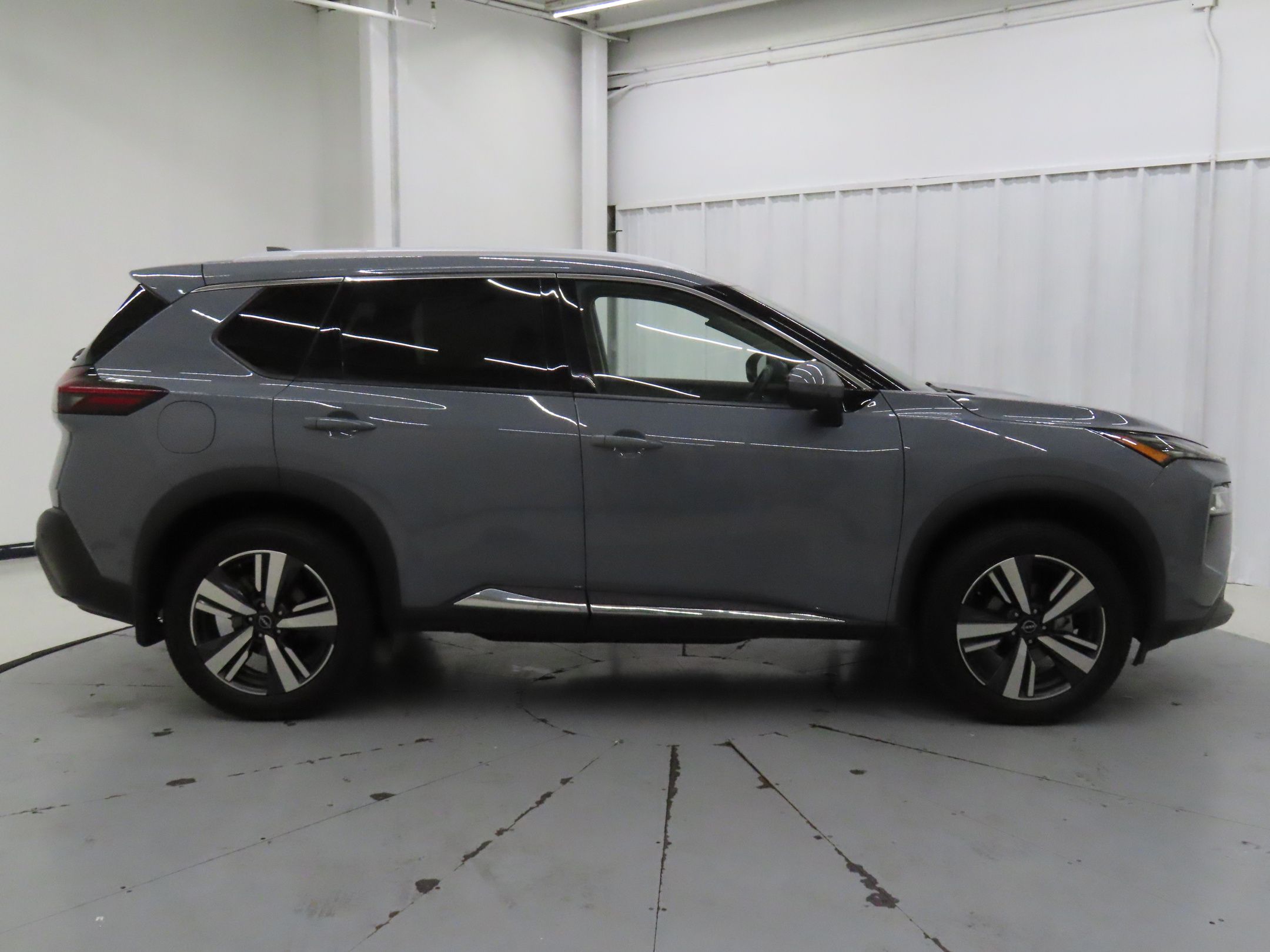2023 Nissan Rogue SL photo 2