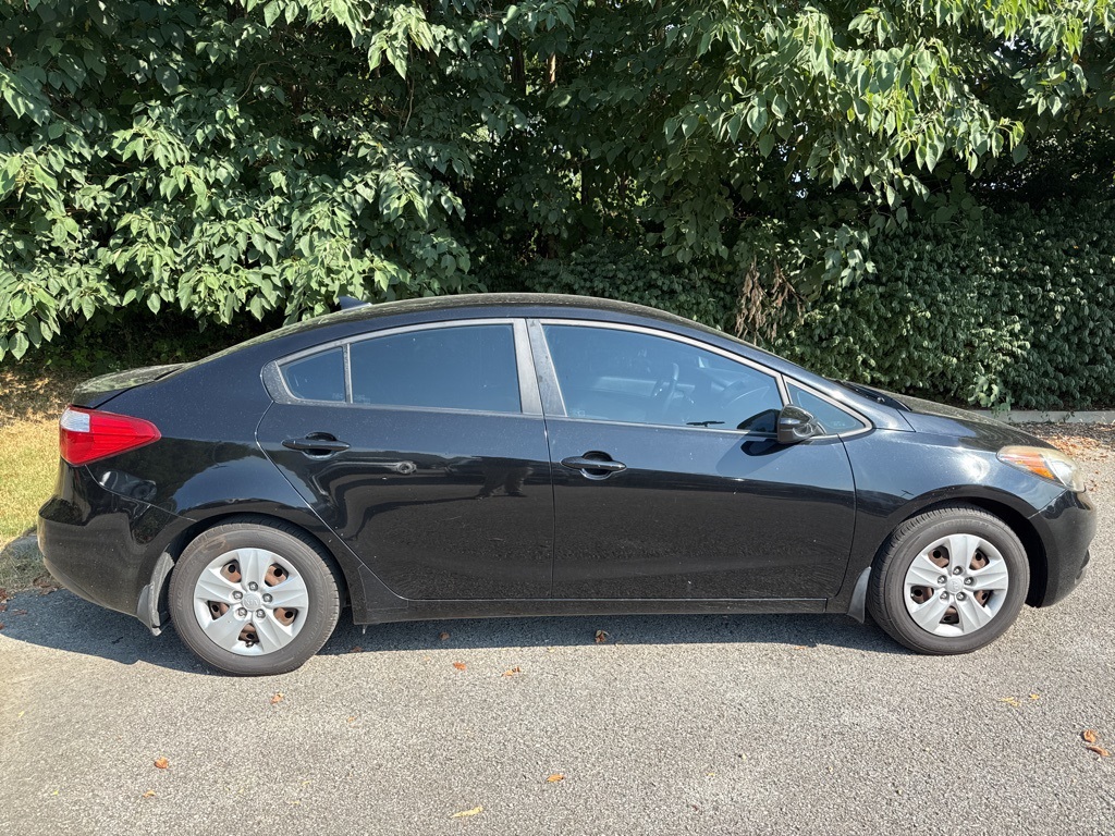 2016 Kia Forte LX photo 2