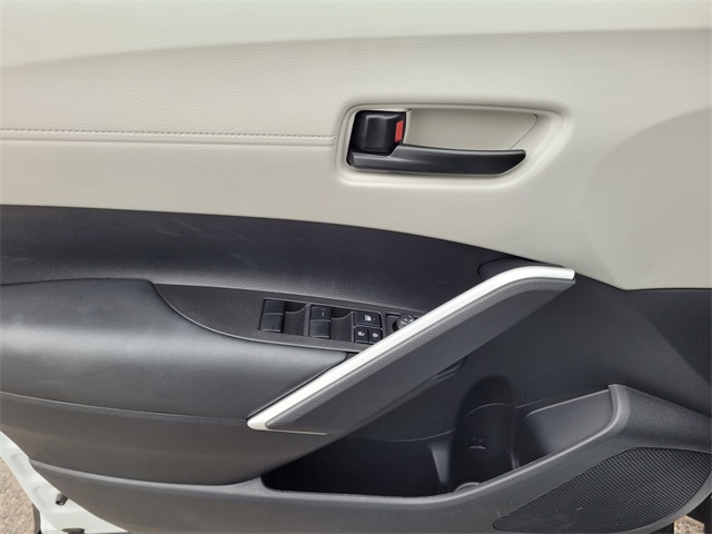 2026 Toyota Corolla Cross L photo 16