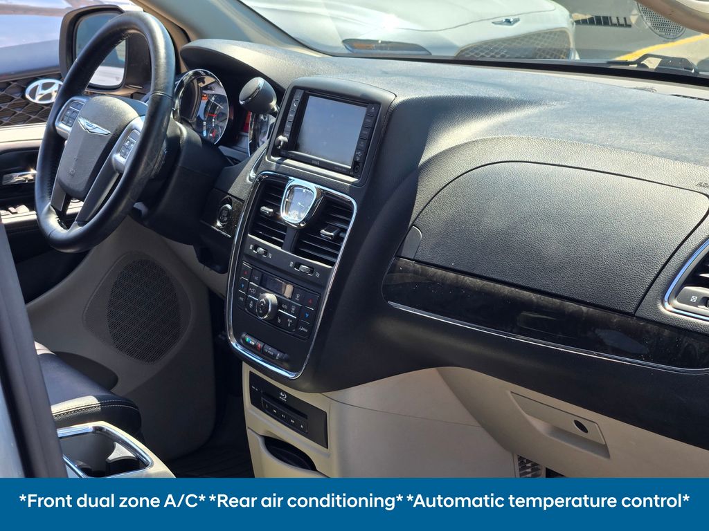 2013 Chrysler Town & Country photo 7