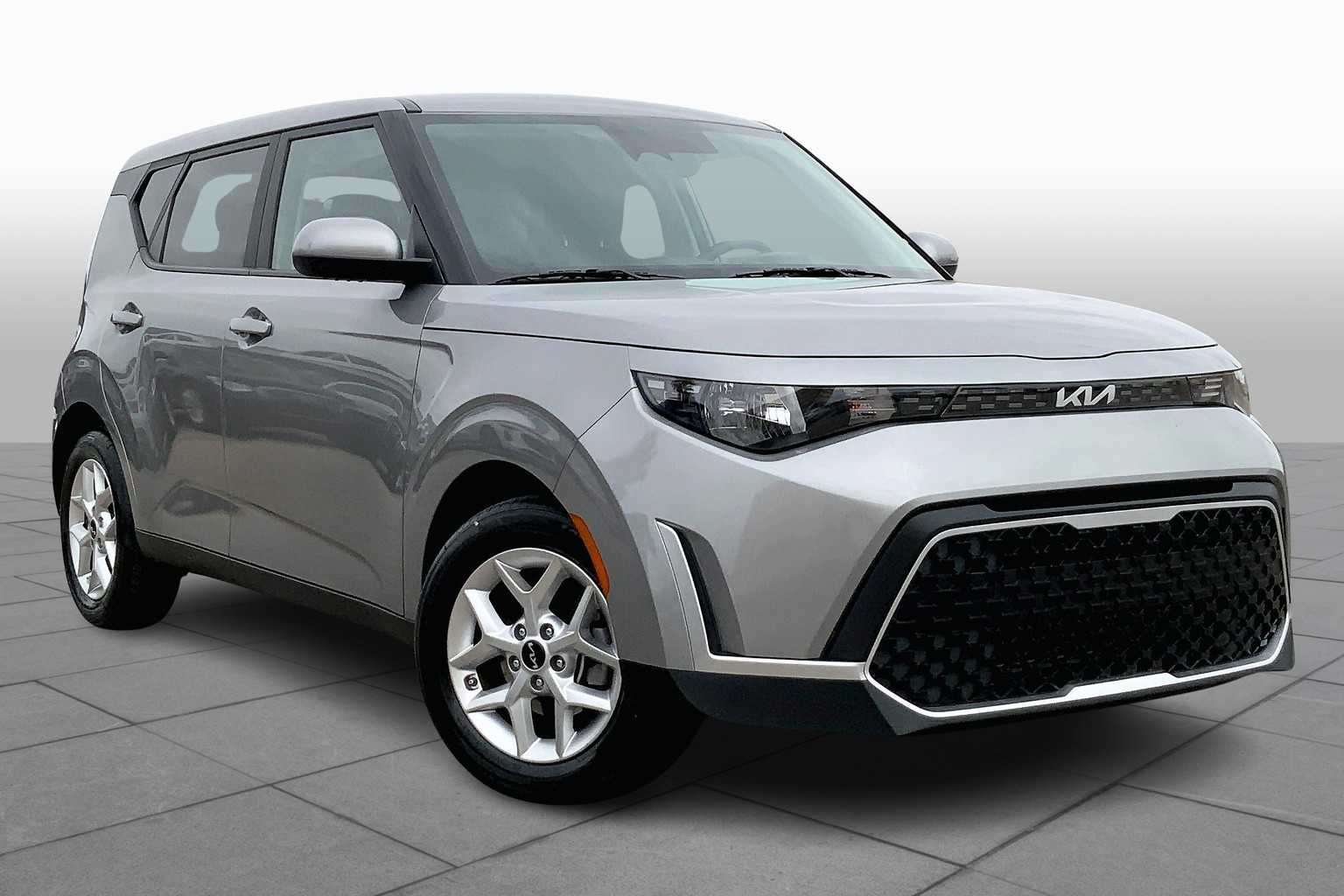 2023 Kia Soul LX photo 2