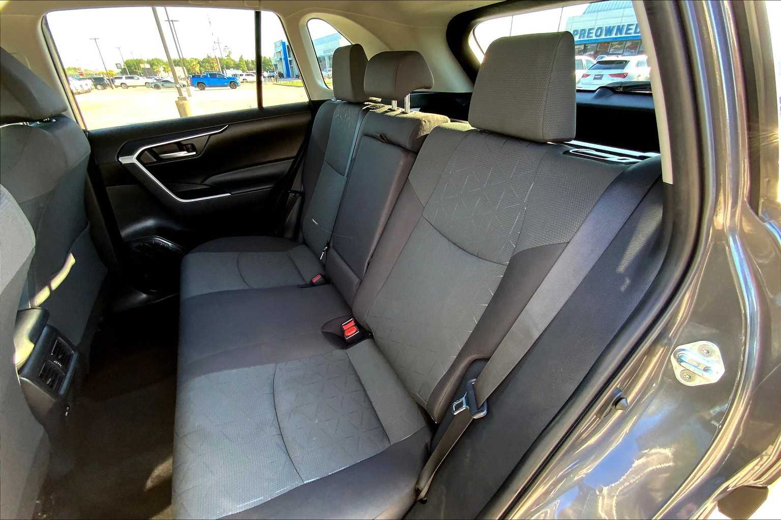 2024 Toyota RAV4 XLE photo 18