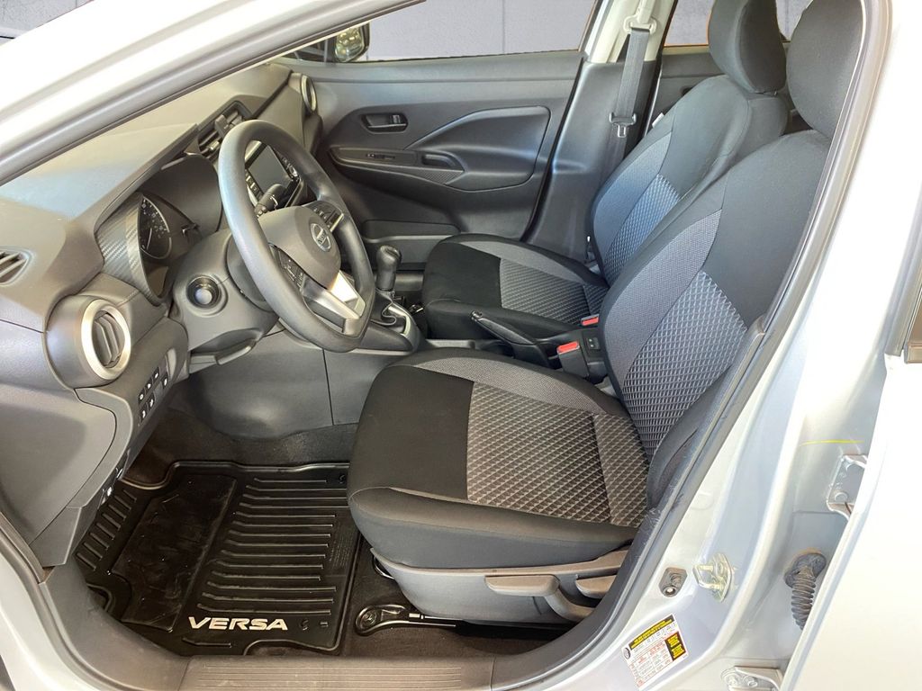 2020 Nissan Versa 1.6 S photo 3