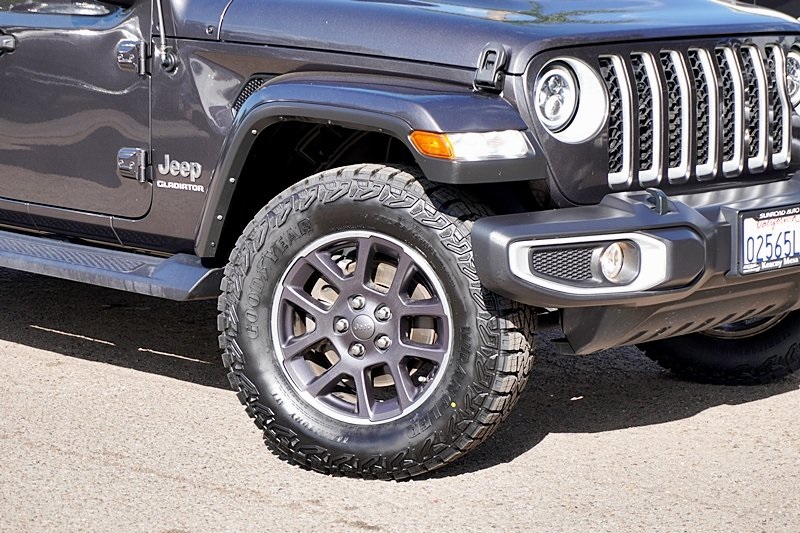 Certified Used 2021 Gray Jeep Overland image 3