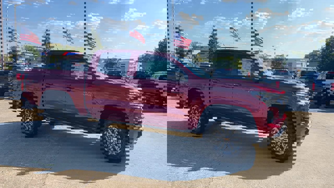 2026 Chevrolet Colorado LT photo 2