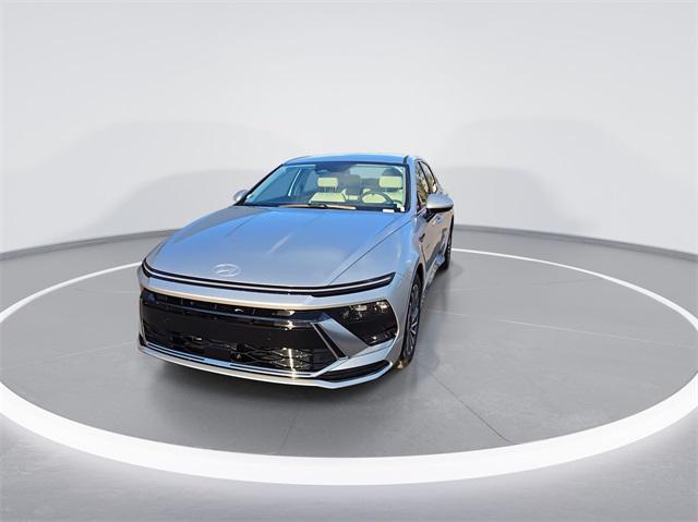 2025 Hyundai Sonata Hybrid SEL photo 4