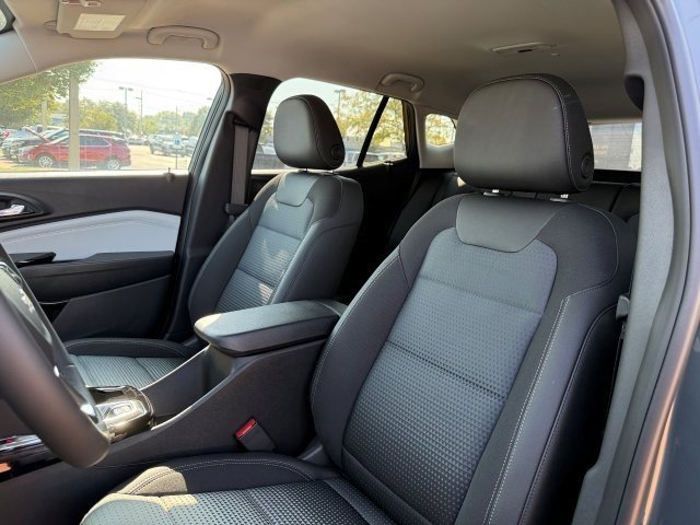 2025 Chevrolet Trax LT photo 10