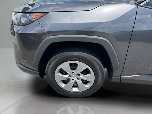 2022 Toyota RAV4 LE photo 9