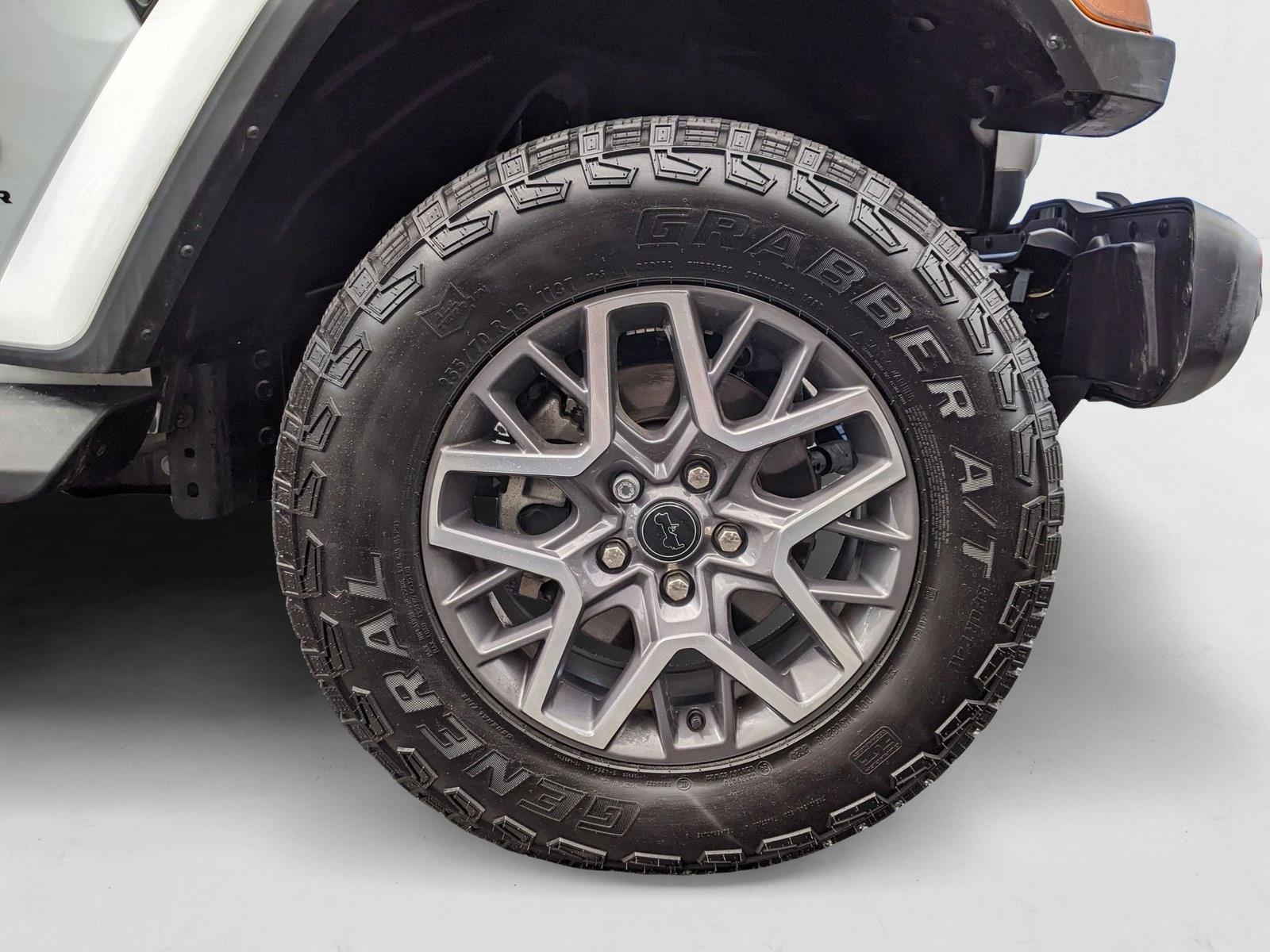 2024 Jeep Wrangler Sahara photo 25