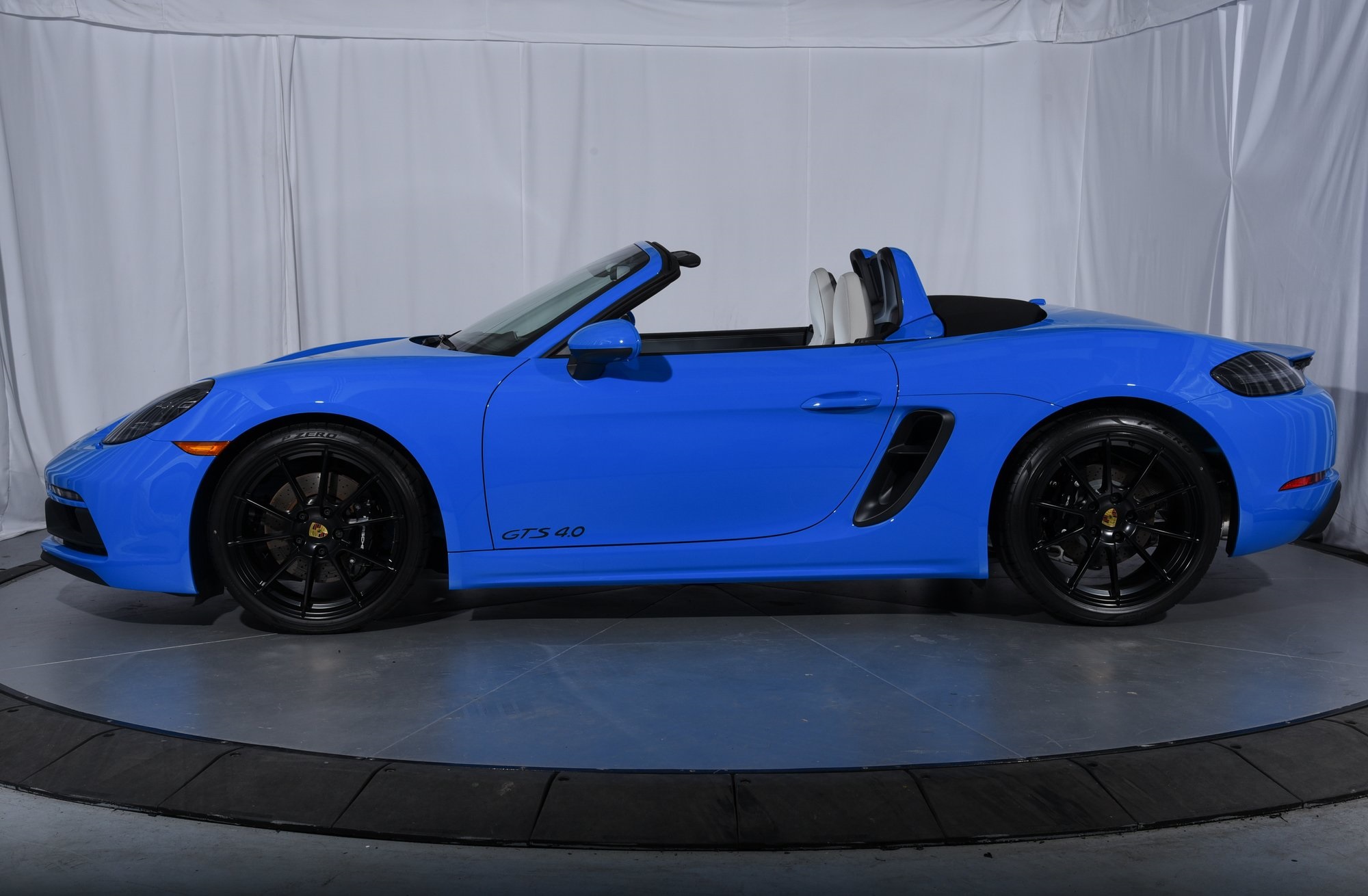 「PORSCHE TECHNOLOGY AND DESIGN」展 図録&チラシ 2019 Collector Porsche 718 RS 60 Spyder Model waiting for