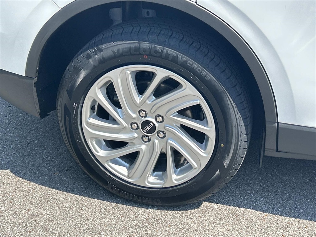2022 Lincoln Corsair Standard photo 11
