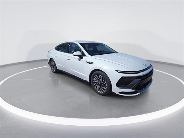 2025 Hyundai Sonata Hybrid SEL photo 2