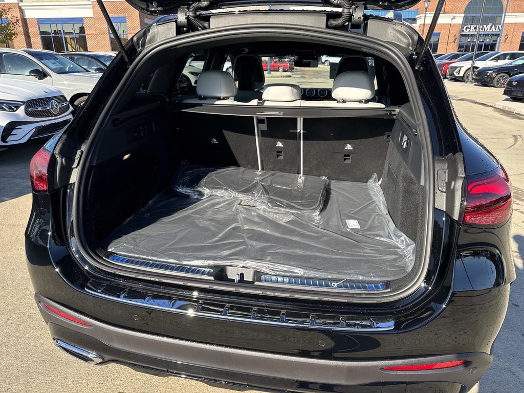 2026 Mercedes Benz GLC 300 4MATIC photo 3