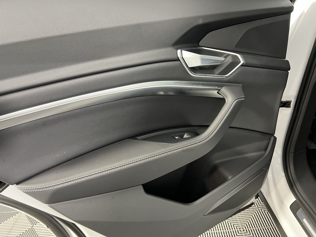 2023 Audi e-tron Premium photo 23
