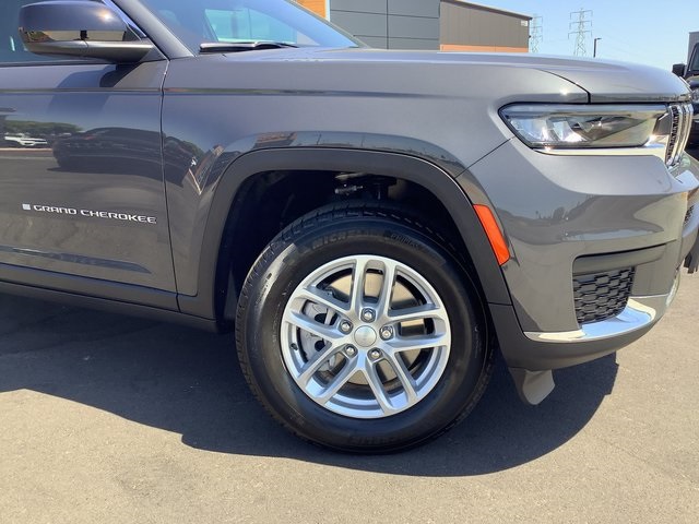 2025 Jeep Grand Cherokee Laredo X photo 3