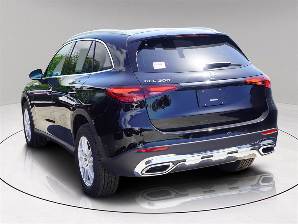 2025 Mercedes Benz GLC 300 photo 4