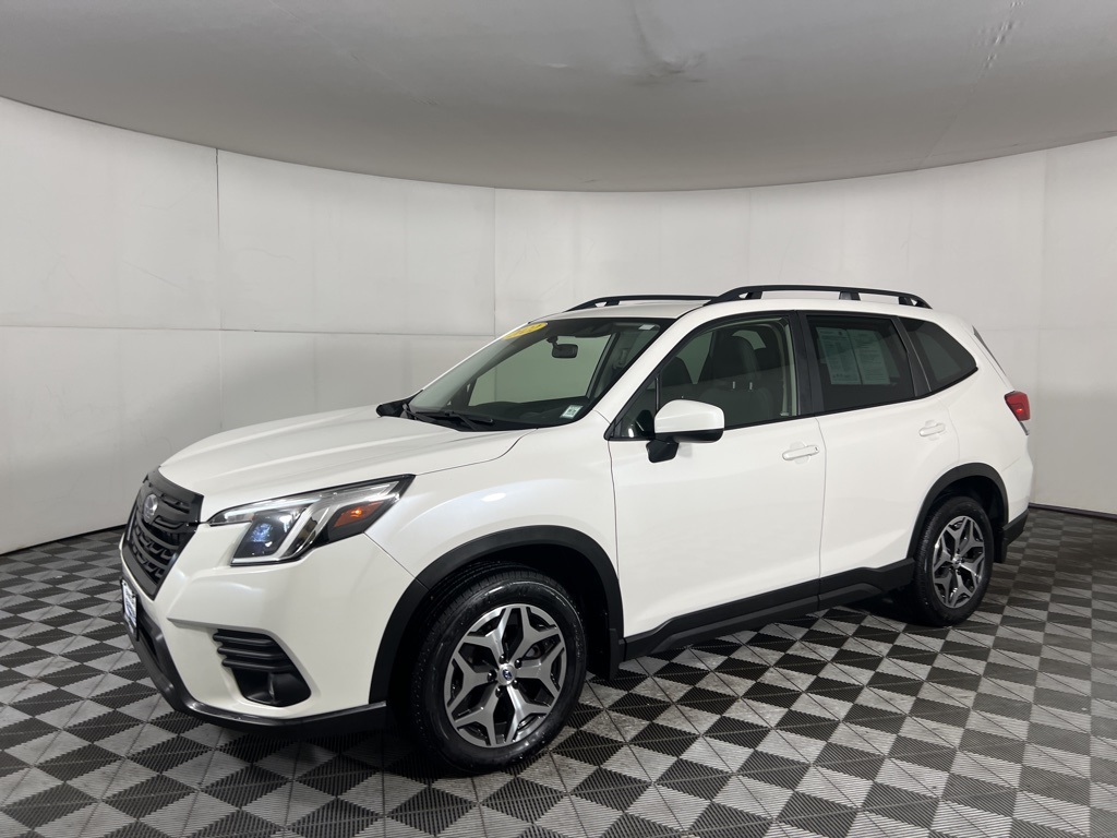 2022 Subaru Forester Premium photo 16