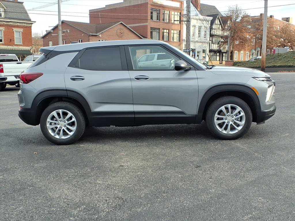 2026 Chevrolet Trailblazer LS photo 2