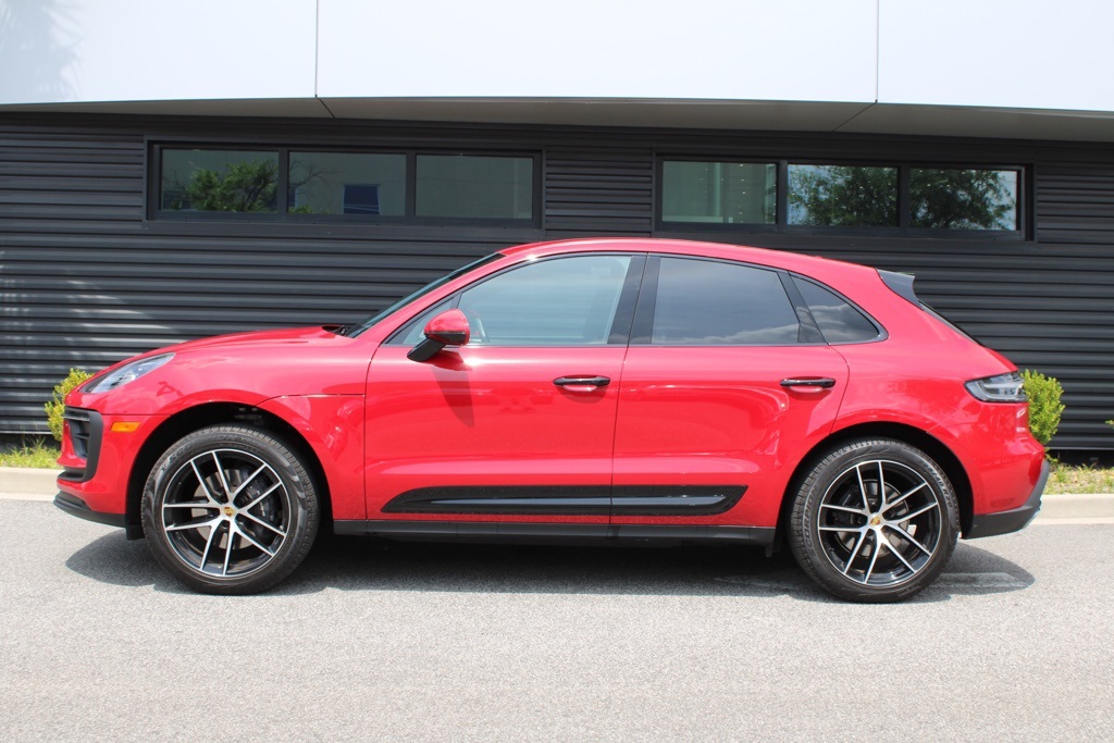2025 Porsche Macan T photo 2