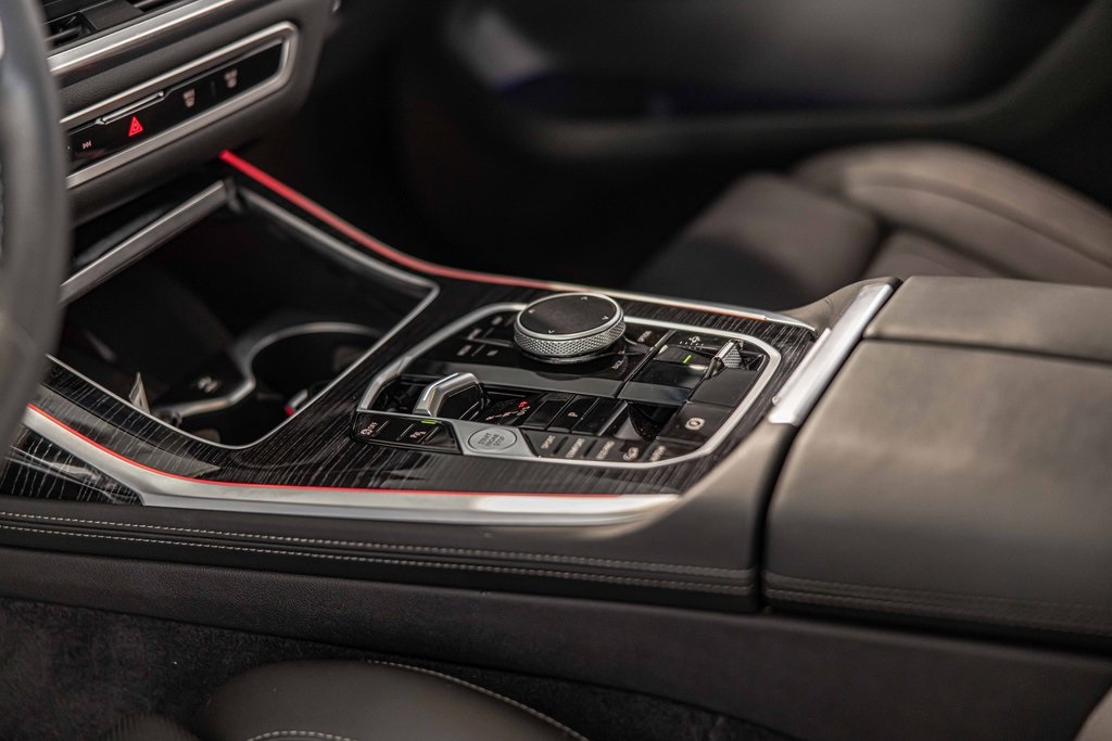 2025 BMW X7 - Image 24