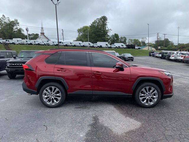 2023 Toyota RAV4 XLE Premium photo 5
