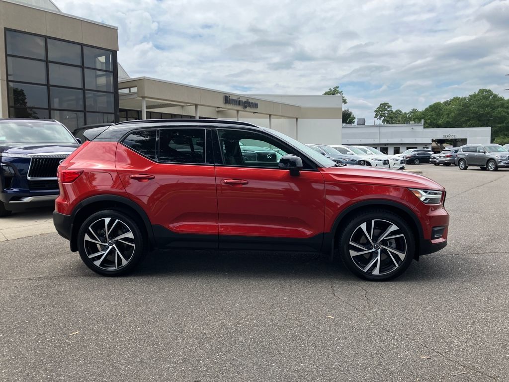 2021 Volvo XC40 R-Design photo 12