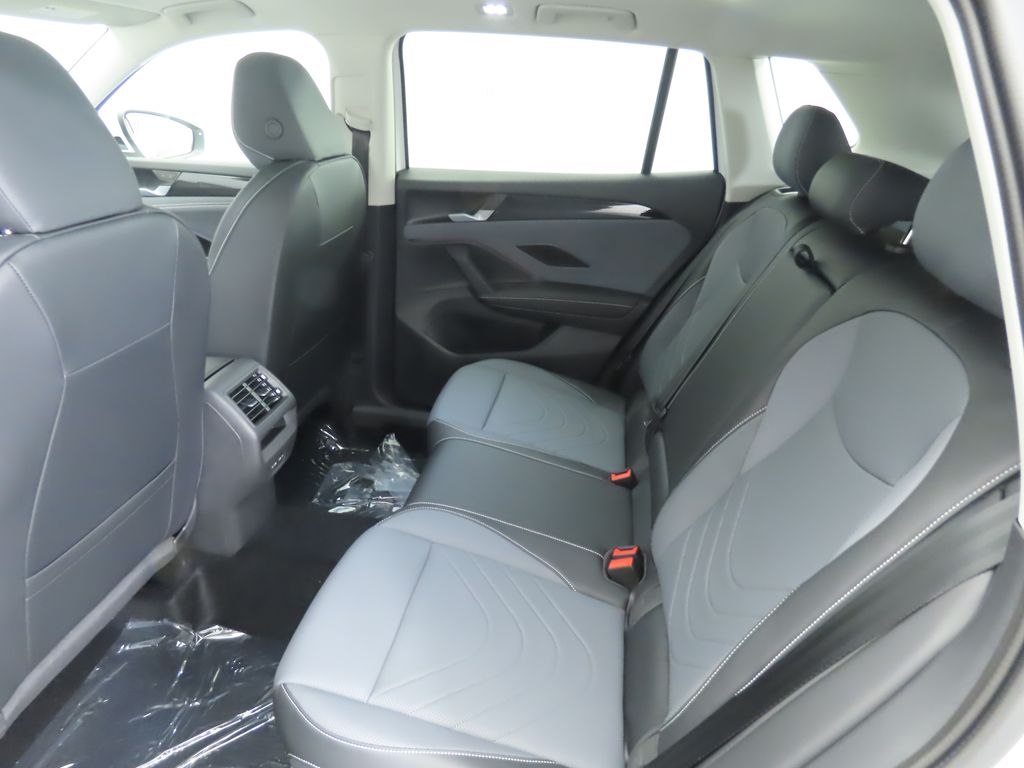 2025 Volkswagen Tiguan SE photo 21