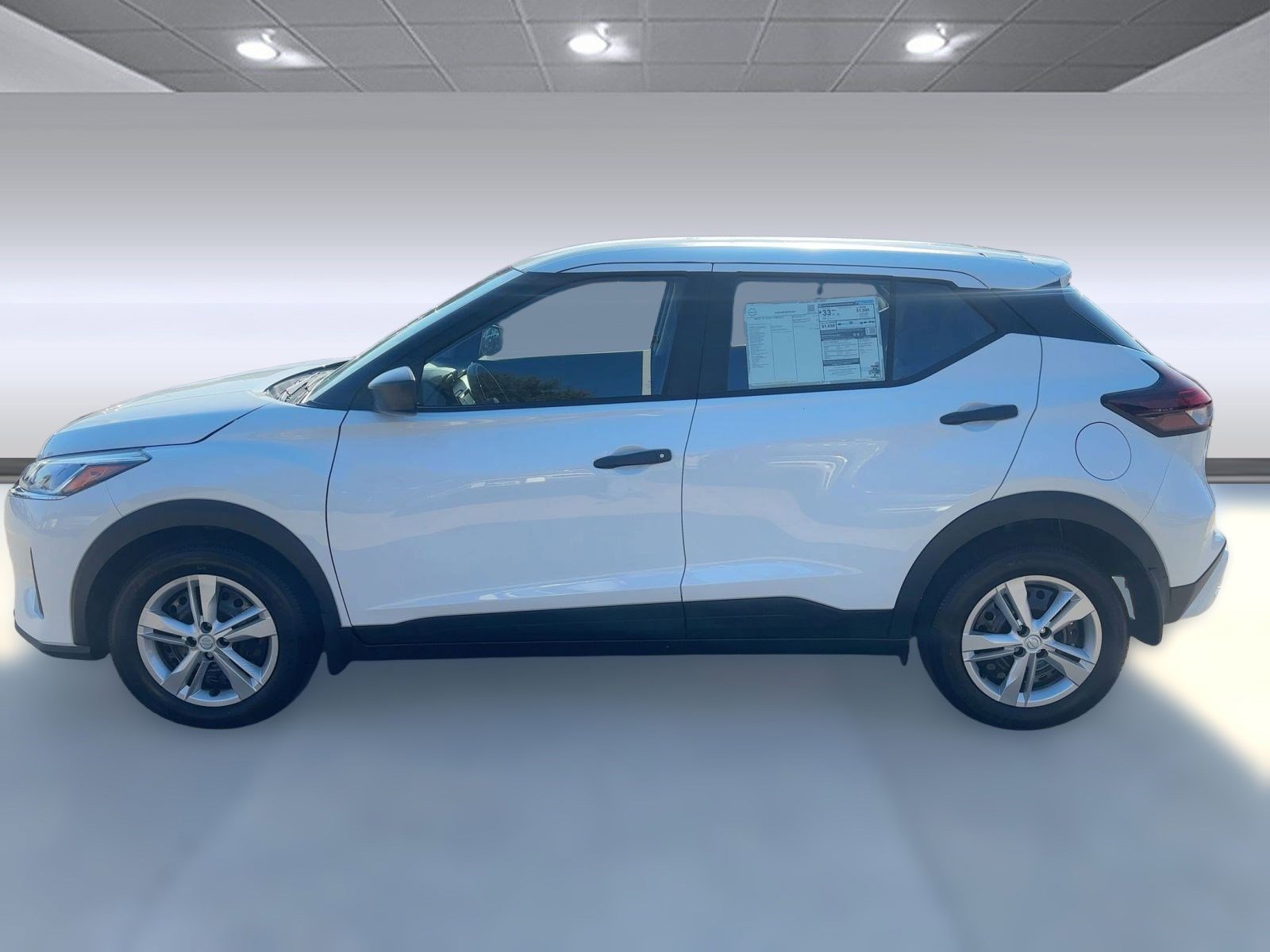 2025 Nissan Kicks Play S photo 2