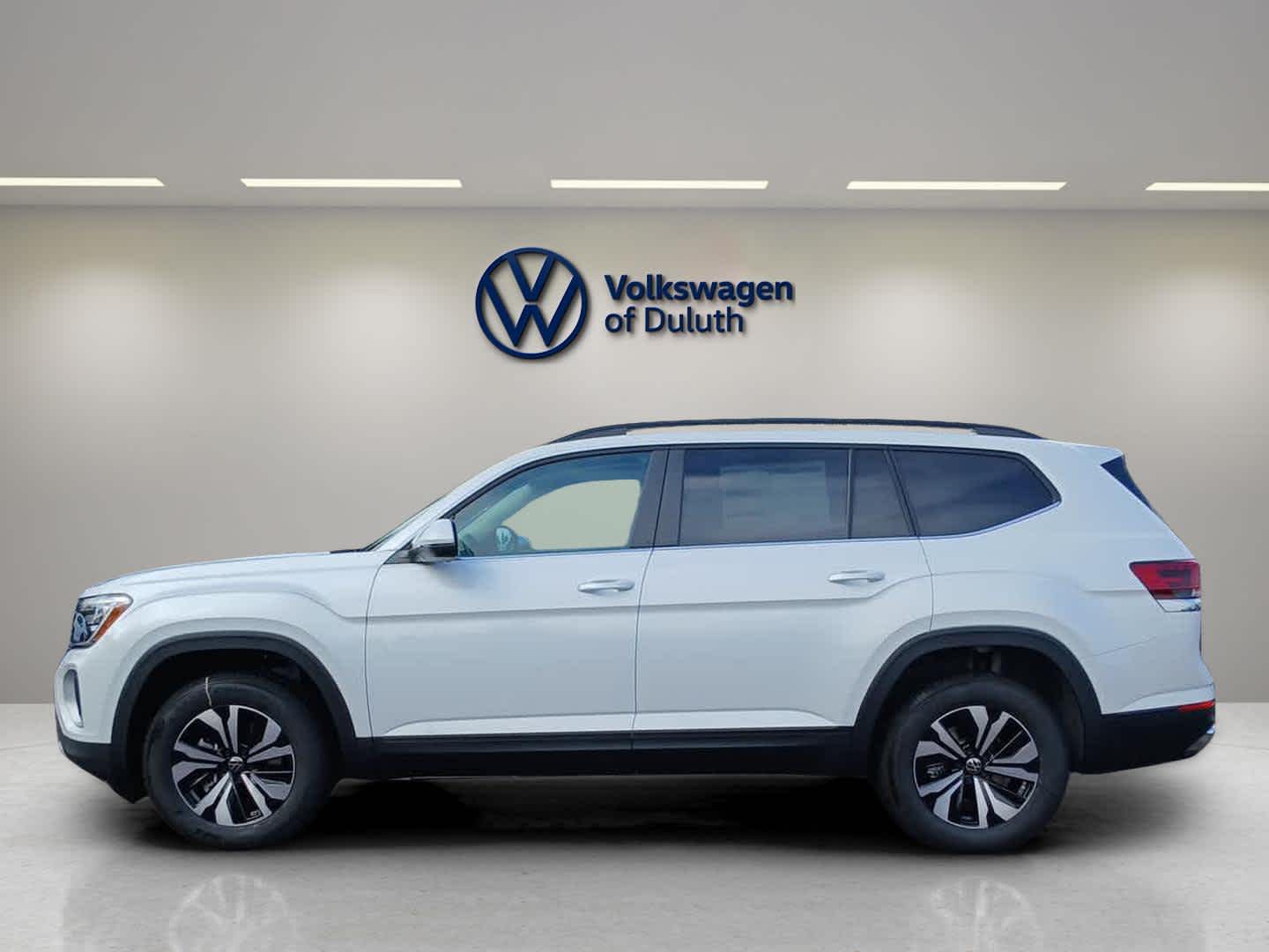 2026 Volkswagen Atlas SE photo 2