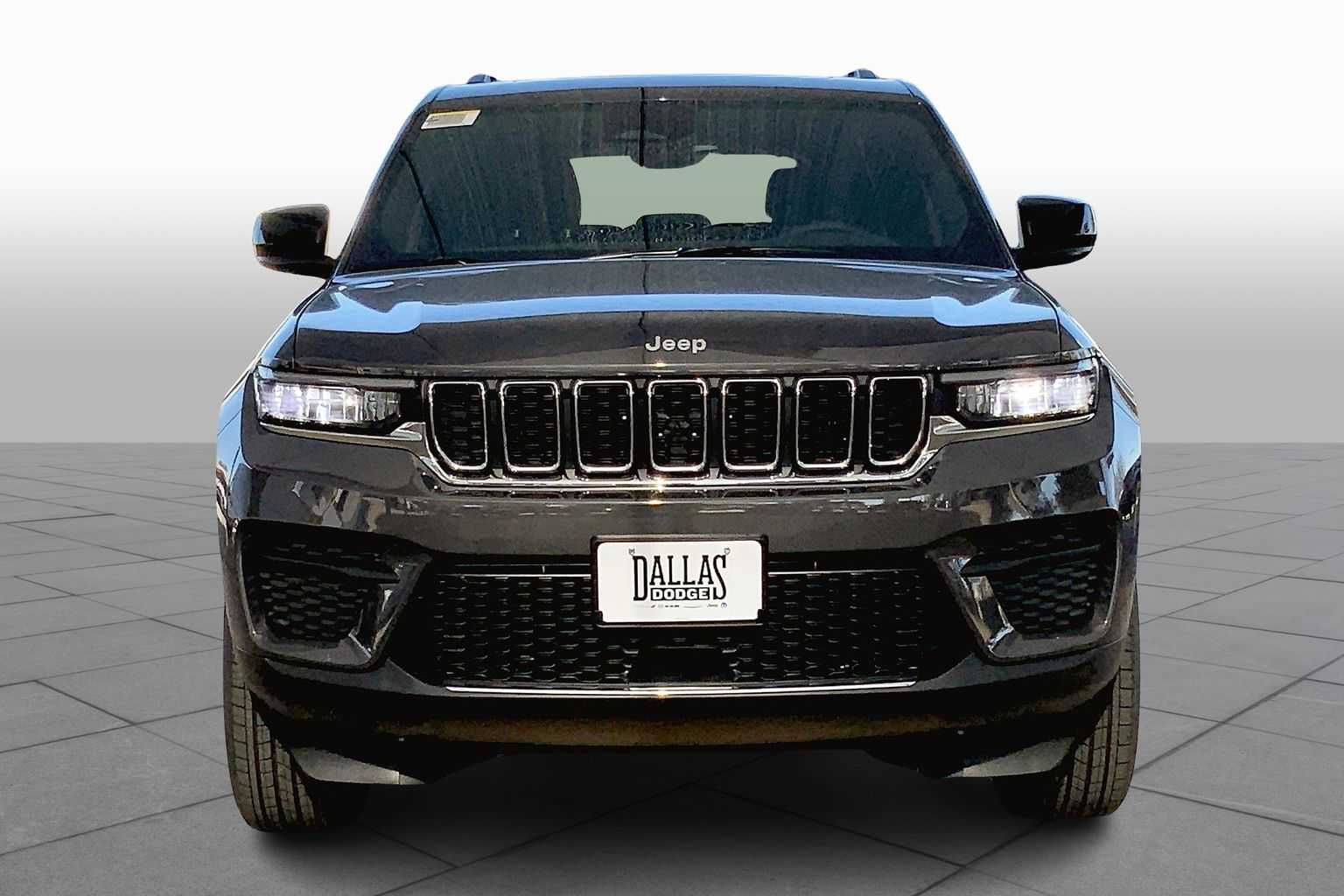 2025 Jeep Grand Cherokee Laredo X photo 3